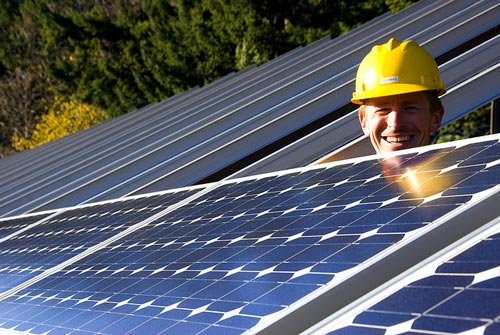 technicien entretien panneau solaire